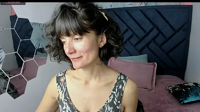 Valery_More__ live sex cam