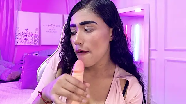 Mia_bm_'s cam snapshot