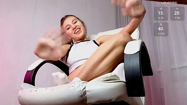 Little__Lunaa live sex cam