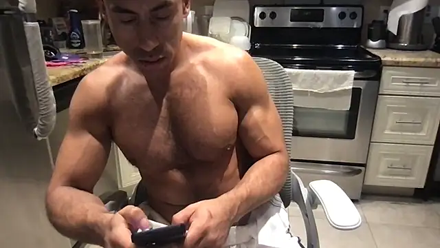 BigGuyMuscle live sex cam