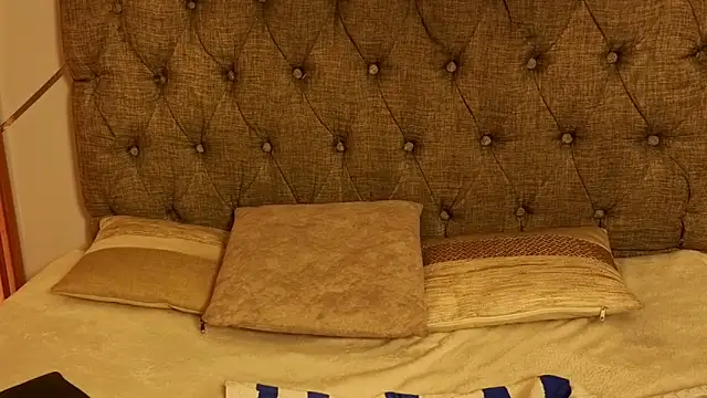 ZoeySmith_'s cam snapshot