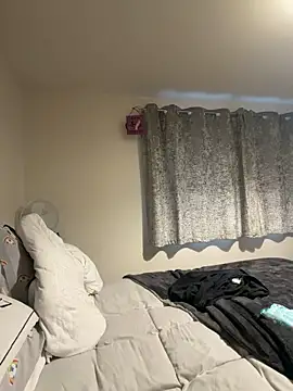 Curvy-Jinx live sex cam