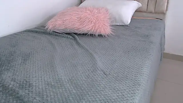 Aantoniaa_brown27's cam snapshot