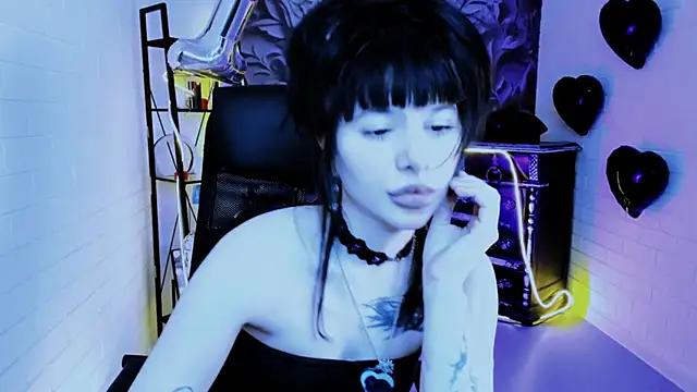 HollyDennis live sex cam