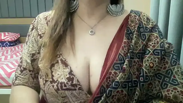 sassypooja live sex cam