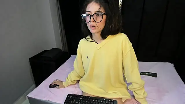 LunaSmithly's cam snapshot