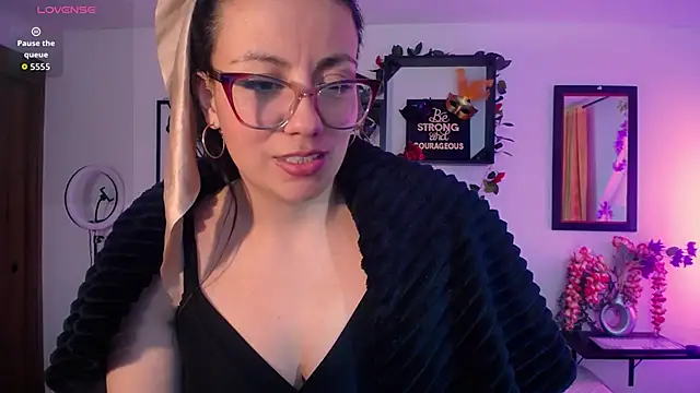 QueenRose94's cam snapshot