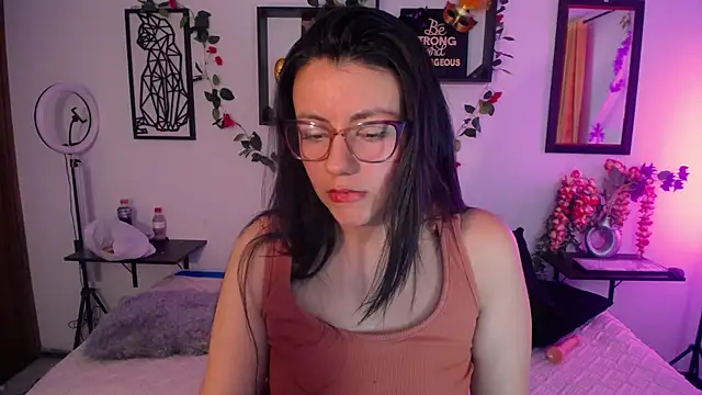 QueenRose94's cam snapshot