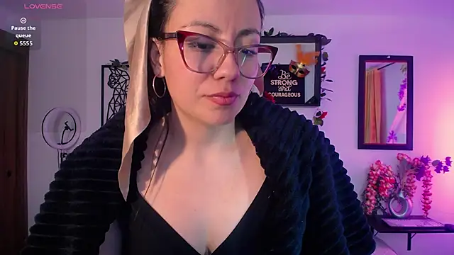 QueenRose94's cam snapshot