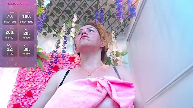 BLONDE_SEXYHOT's cam snapshot