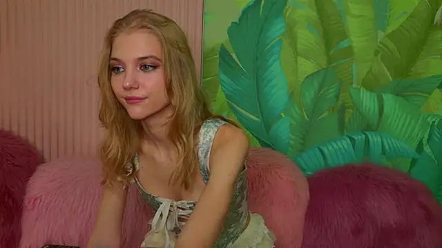 4example_Chloe's cam snapshot