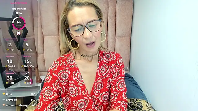 Issa_Milf__'s cam snapshot