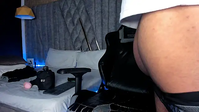 NicolaiKarav live sex cam