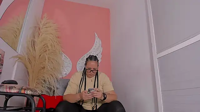 ThiccyLexxy live sex cam