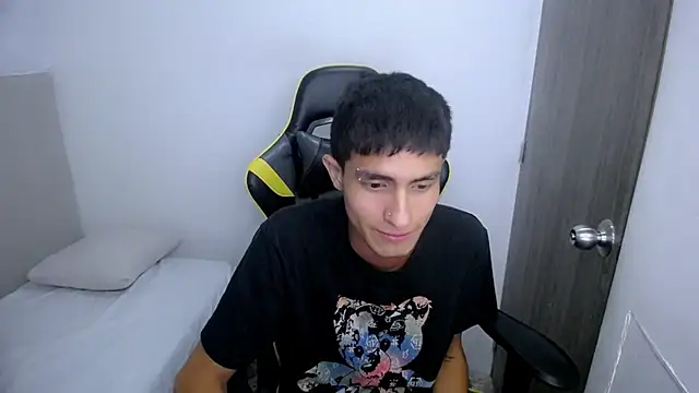 Akyra_latinn live sex cam