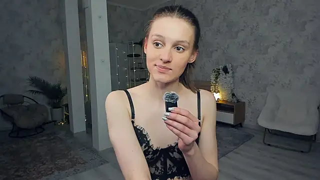 LianneBynon live sex cam