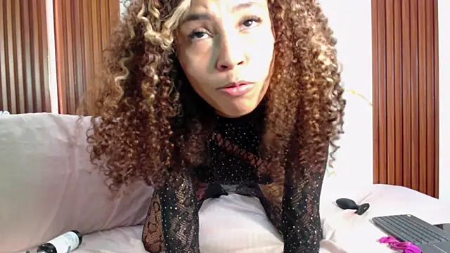 LunaBelluci's cam snapshot