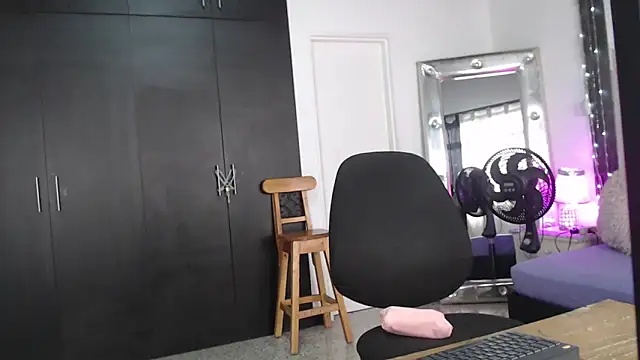 mailyn_gold's cam snapshot