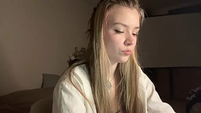 Kimi_Luckman's cam snapshot