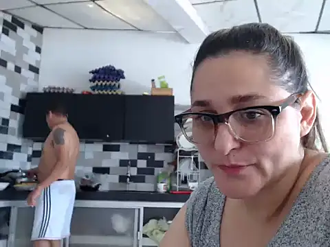 pareja_latina2214 live sex cam