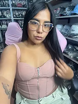 GiaDuque live sex cam