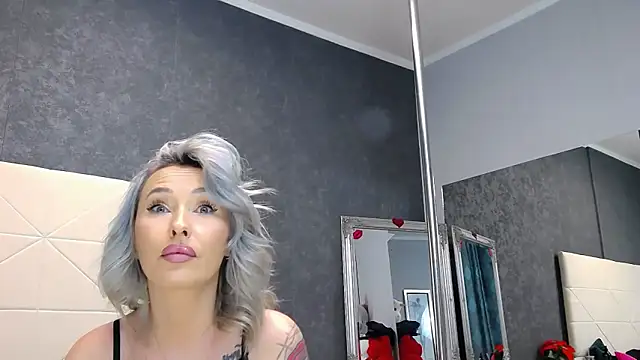 IssaSmith live sex cam