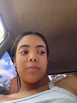 NAUGHTY_LITTLE_18 live sex cam