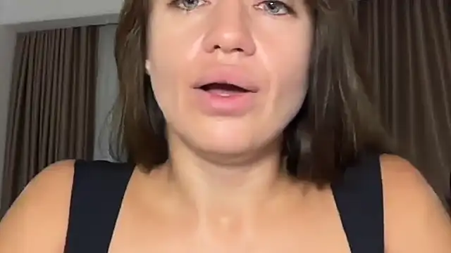 Roriann live sex cam