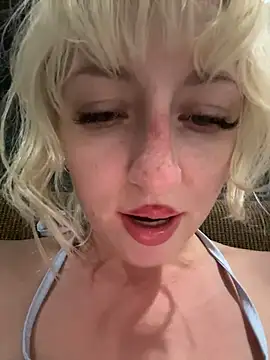 RonnieKiss live sex cam