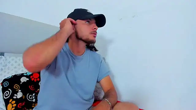 tuyo1995 live sex cam