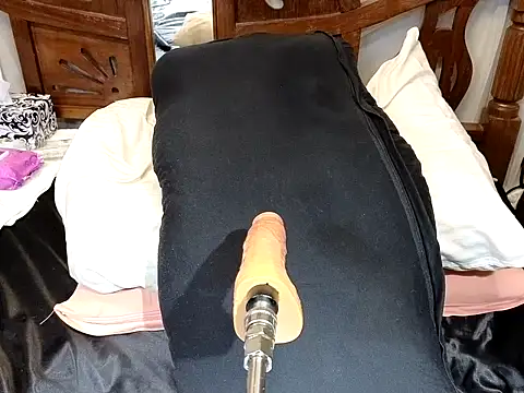 Horny-Nougatbaby's cam snapshot