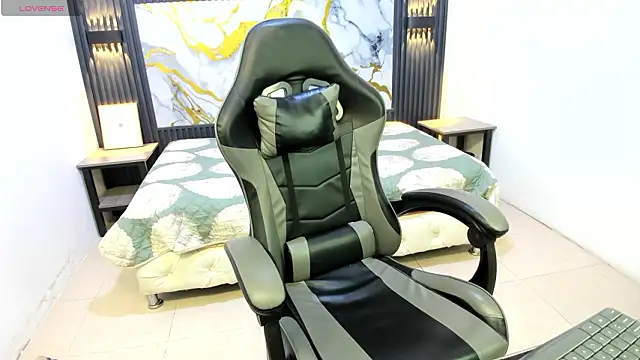 Dark_Desiree18 live sex cam