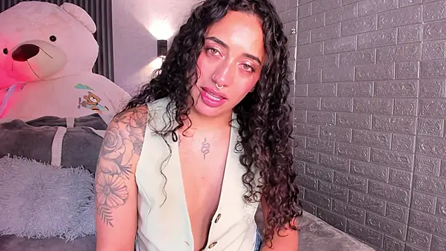 Magic_ivone's cam snapshot