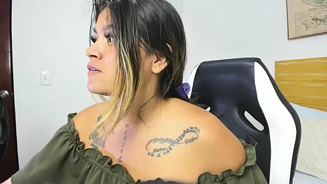 yesenia_villan's cam snapshot