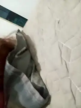 loveofpetitegirls34's cam snapshot