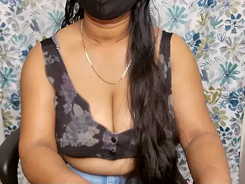 YOUR_URVI_'s cam snapshot