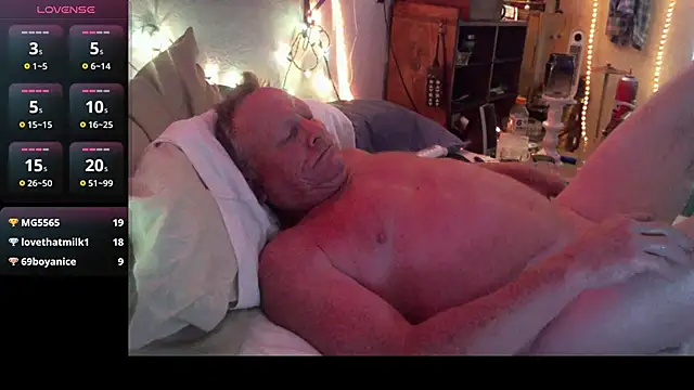 Pussyeat2please's cam snapshot