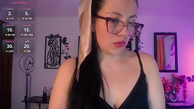 QueenRose94's cam snapshot