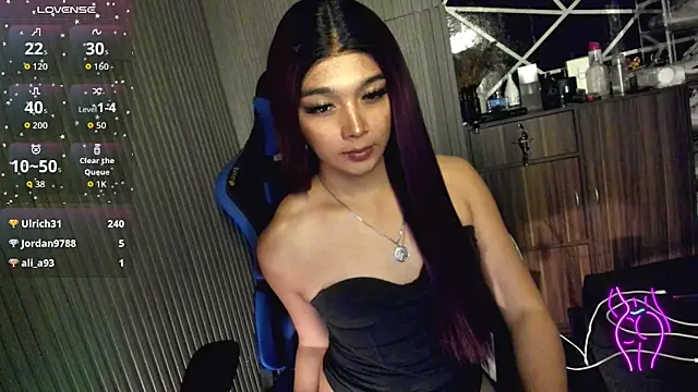 TrinityFucksYou live sex cam