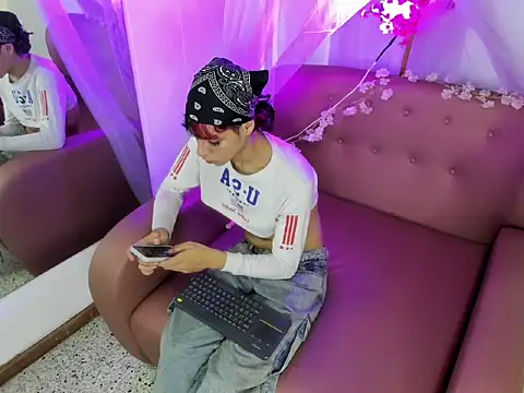 Philipp-Jones live sex cam