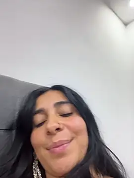 Meganmilk1 live sex cam