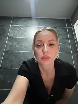 VikaBunny1 live sex cam