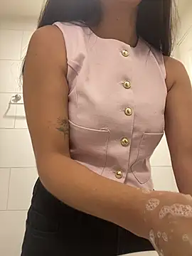 JuliaaVega live sex cam