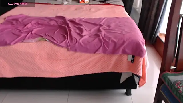 miia-big1boobs_'s cam snapshot