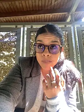 trianawhite live sex cam