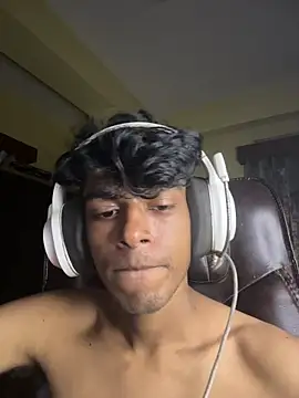 RavenKisses live sex cam