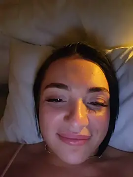 HotDevilGirl_'s cam snapshot