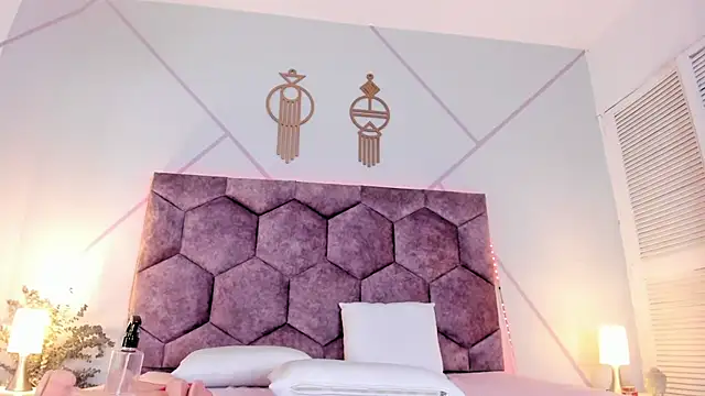 aurora_collinss_'s cam snapshot