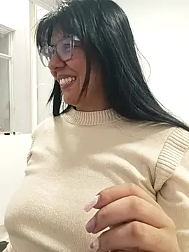 aisha_latina's cam snapshot