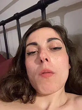 YourSlutQueen's cam snapshot